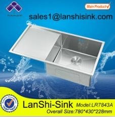Undermount kitchen sink