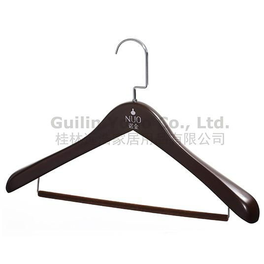 Deluxe Hanger  1