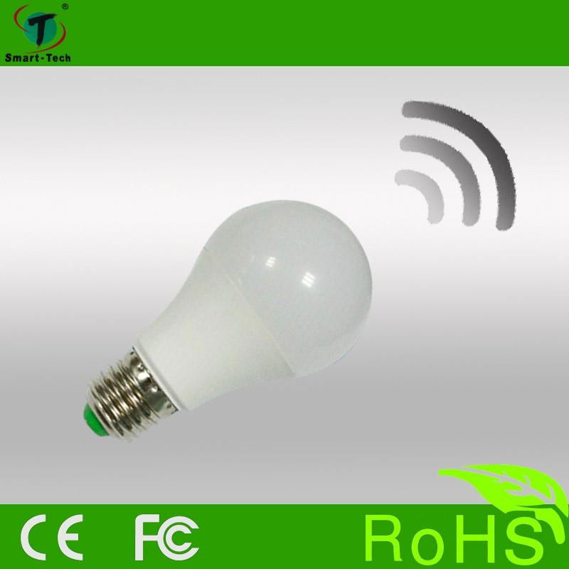 Brightness LED E27 IR remote control rgbw light bulb with full color rotating