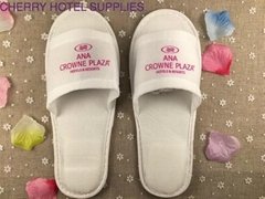 Velour custom indoor guest hotel slippers embroidary logo