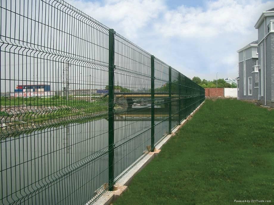 powder coated Security Polyester curvy welded mesh fence