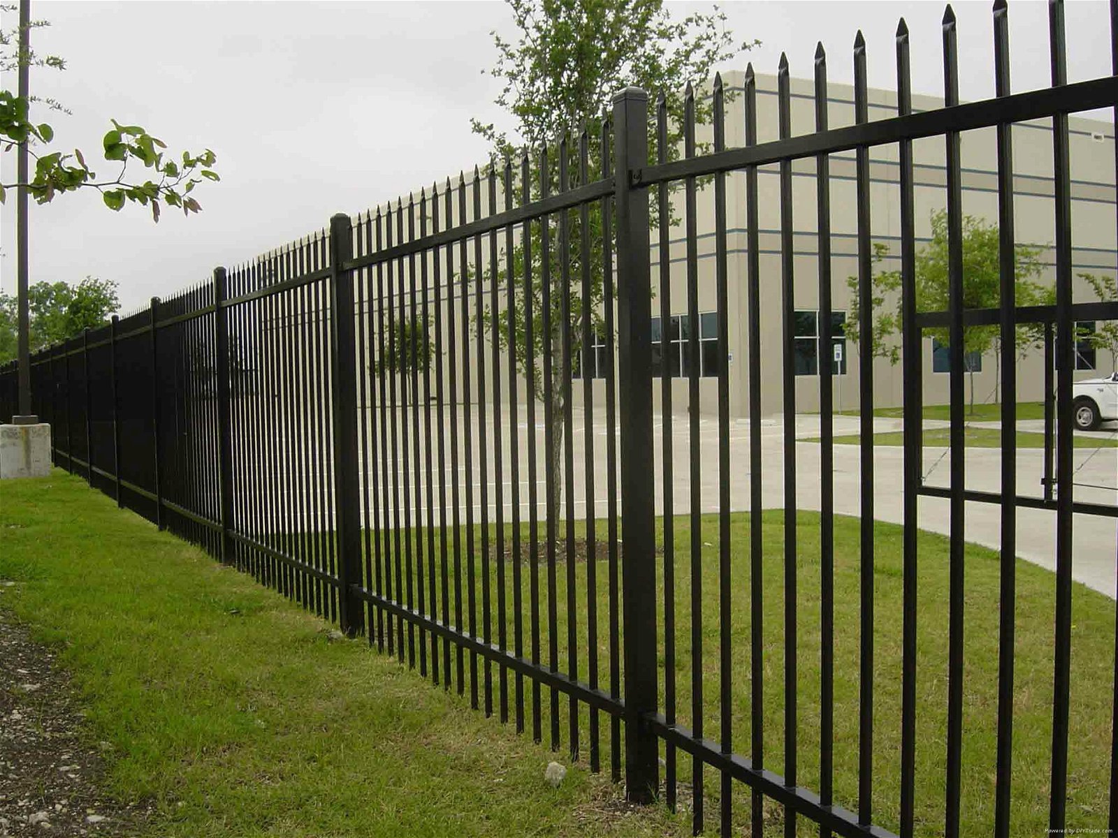 Wholesale price decorative metal picket garden fences 2
