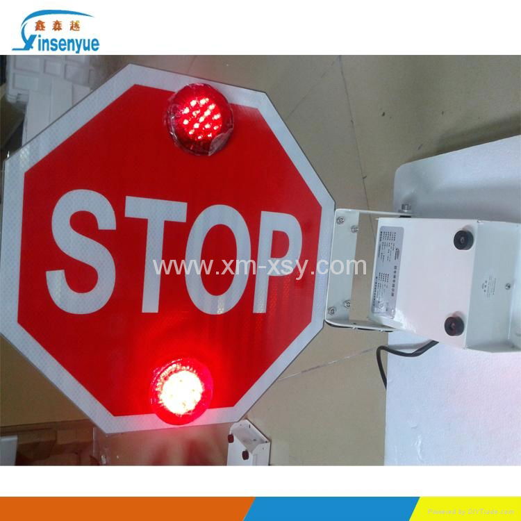 Electronic Stop Sign on School Bus in USA 5