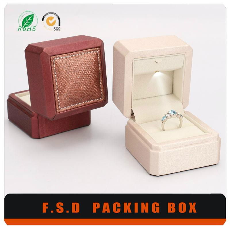  High Quanlity Display LED Light Jewelry Box 2