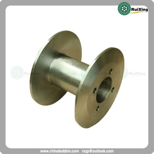 Reel with solid flanges