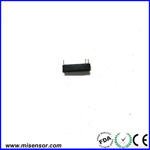 Reed switch for PCB mounting