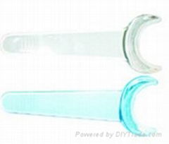 Dental cheek retractor -- Dental disposable consumable