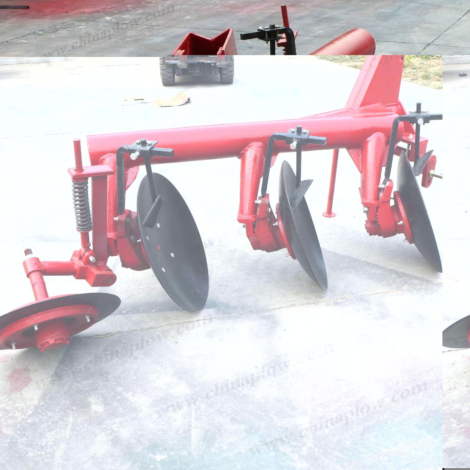 Tractor implement round square disc plough 2