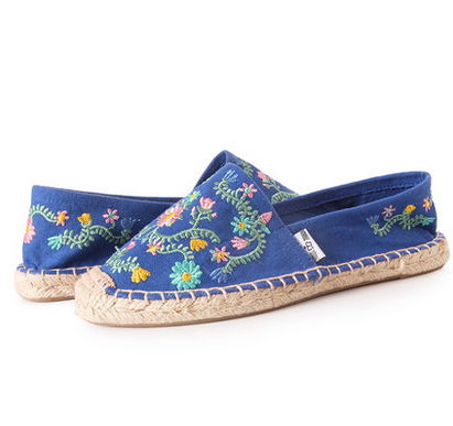 Hand embroidered folk style lazy canvas shoes