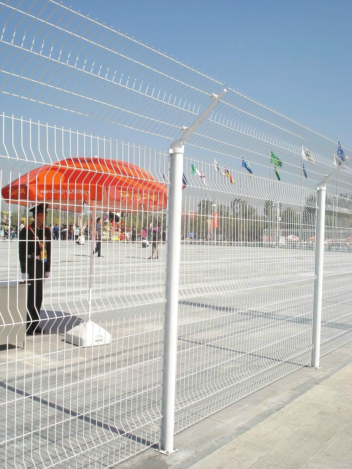 supply 3D bending wire mesh fence panel 3