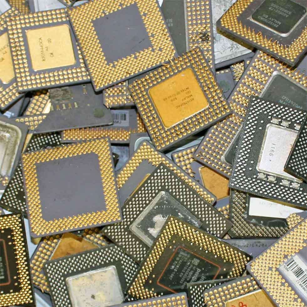 Intel Pentium Pro Ceramic CPU Processor Scrap with Gold Pins 1