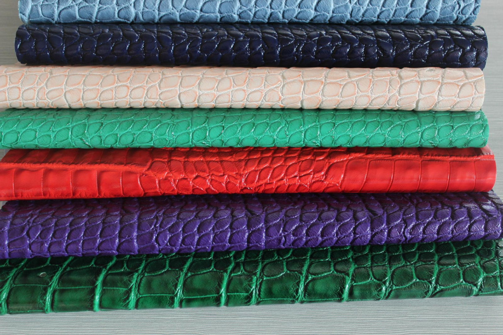 Fashional Hot selling crocodile suface embossed pvc synthetic leather