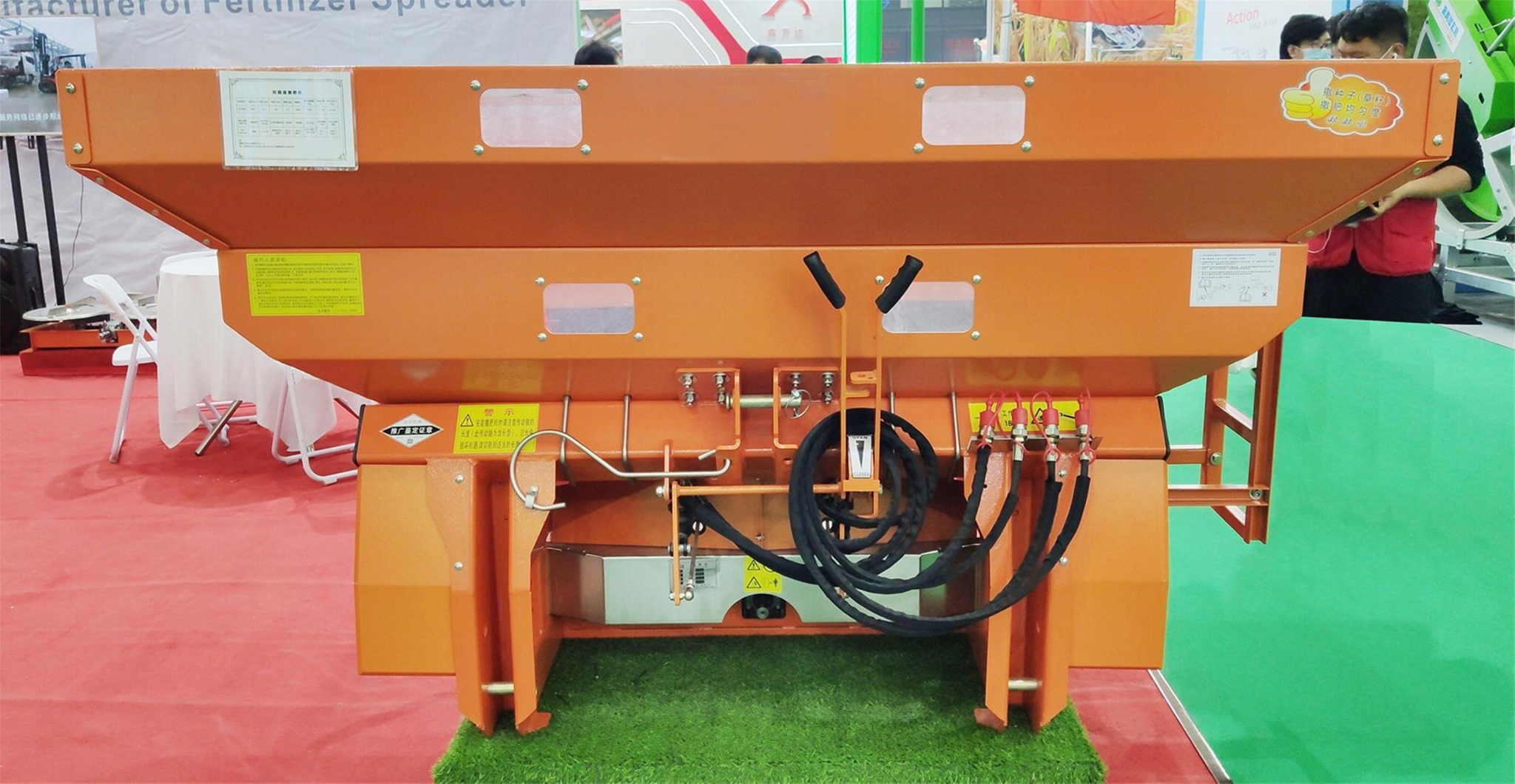 Tractor Mounted PTO DoubleDisc Fertilizer Spreader China