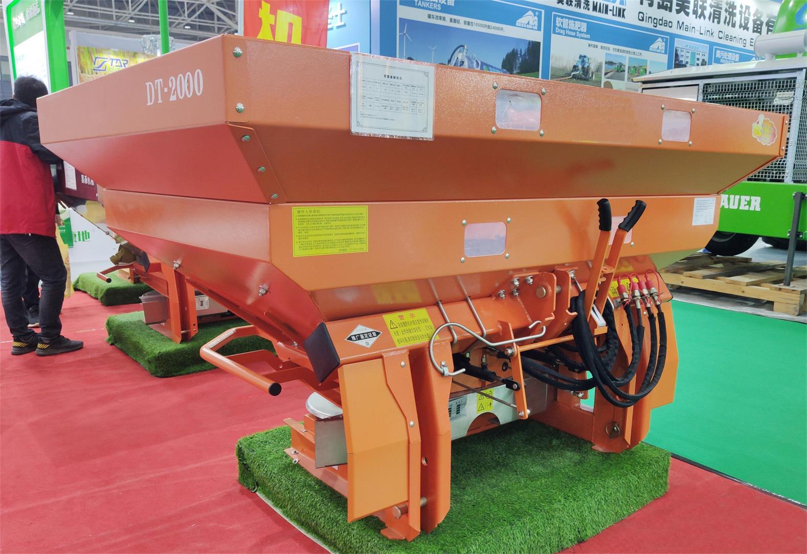 Tractor Mounted PTO DoubleDisc Fertilizer Spreader China