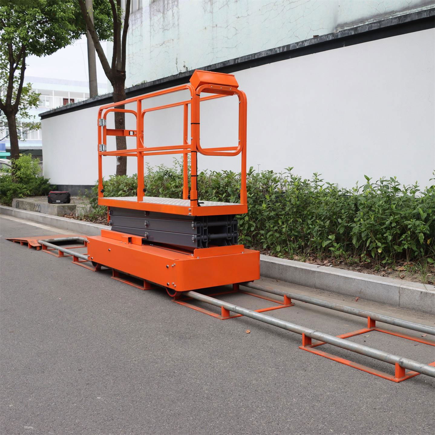 Greenhouse railway scissor lift work platform 5