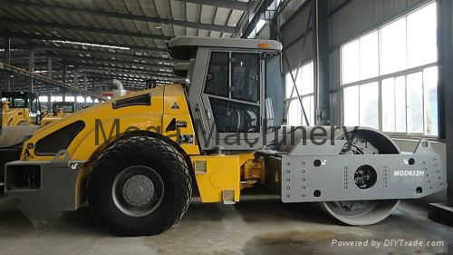 Hydraulic 18/20/22 ton single drive vibratory roller 4