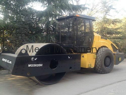 Hydraulic 18/20/22 ton single drive vibratory roller 3