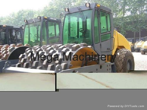 Single drum dual-amplitude vibratory roller 3