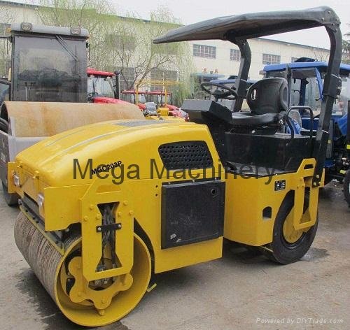 Hydraulic tire drum combined vibratory roller