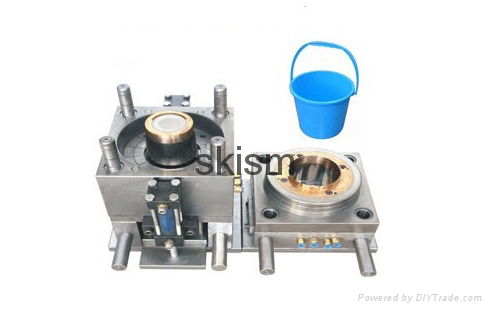 Plastic products injection mold 2