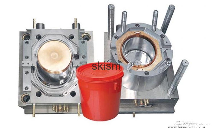 Plastic products injection mold