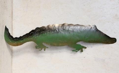 Applique Crocodile realized in sheet metal wrought