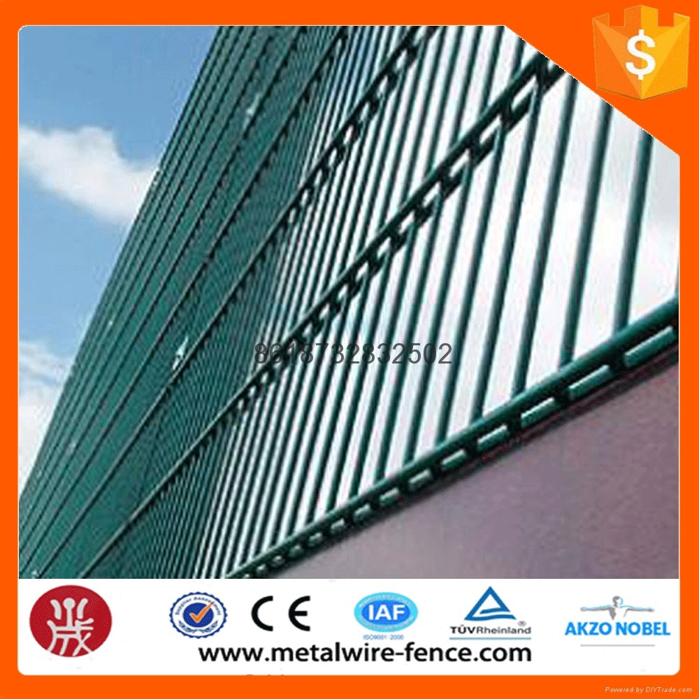 High quality and cheap price 868 double wire mesh fence 4