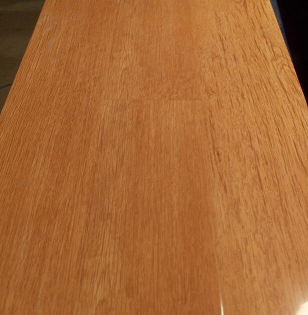 HDF 12mm class32 ac4 embossed surface pisos laminados