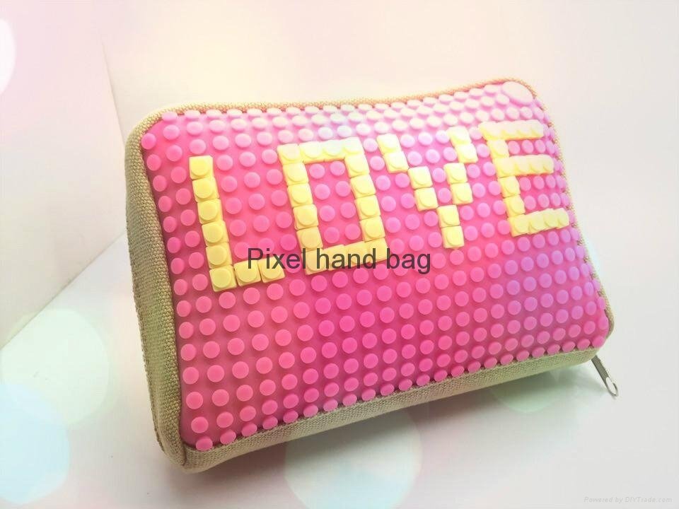 2017 China factory panel pixel cosmetic hand bag 3