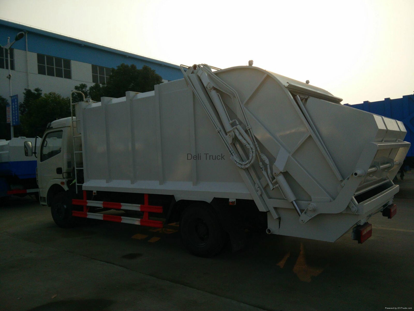 AYDL- compression garbage truck 3