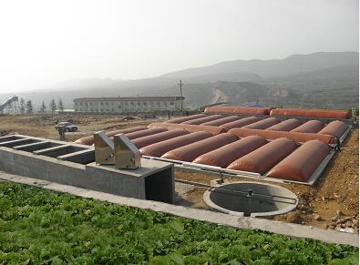 红泥软体沼气池建设