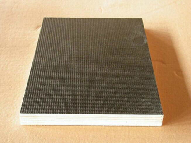 Supply 18mm 1250X2550mm Black Film Faced Plywood for Construction with Poplar/Eu 4