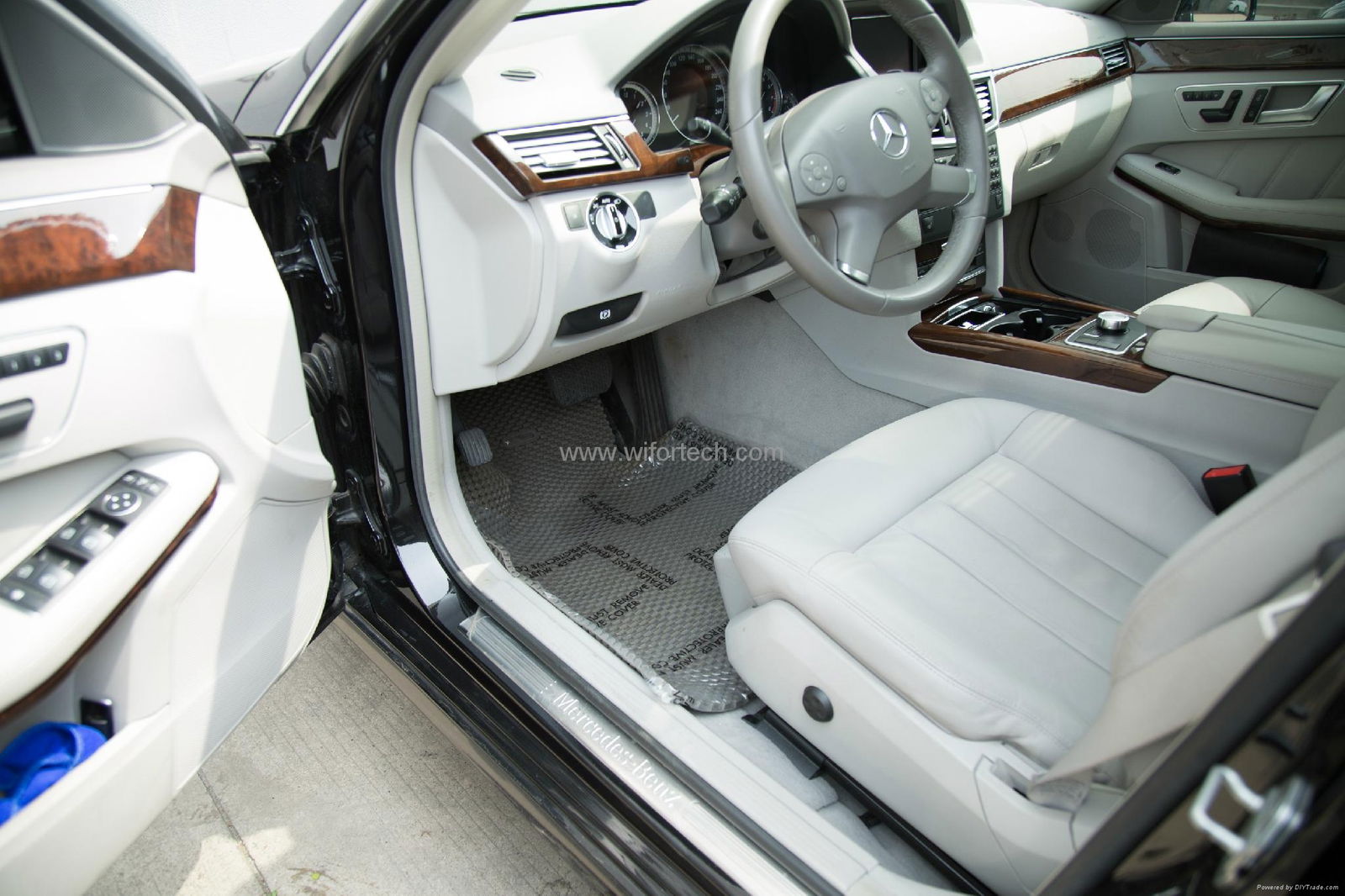 Automotive carpet protective film 3