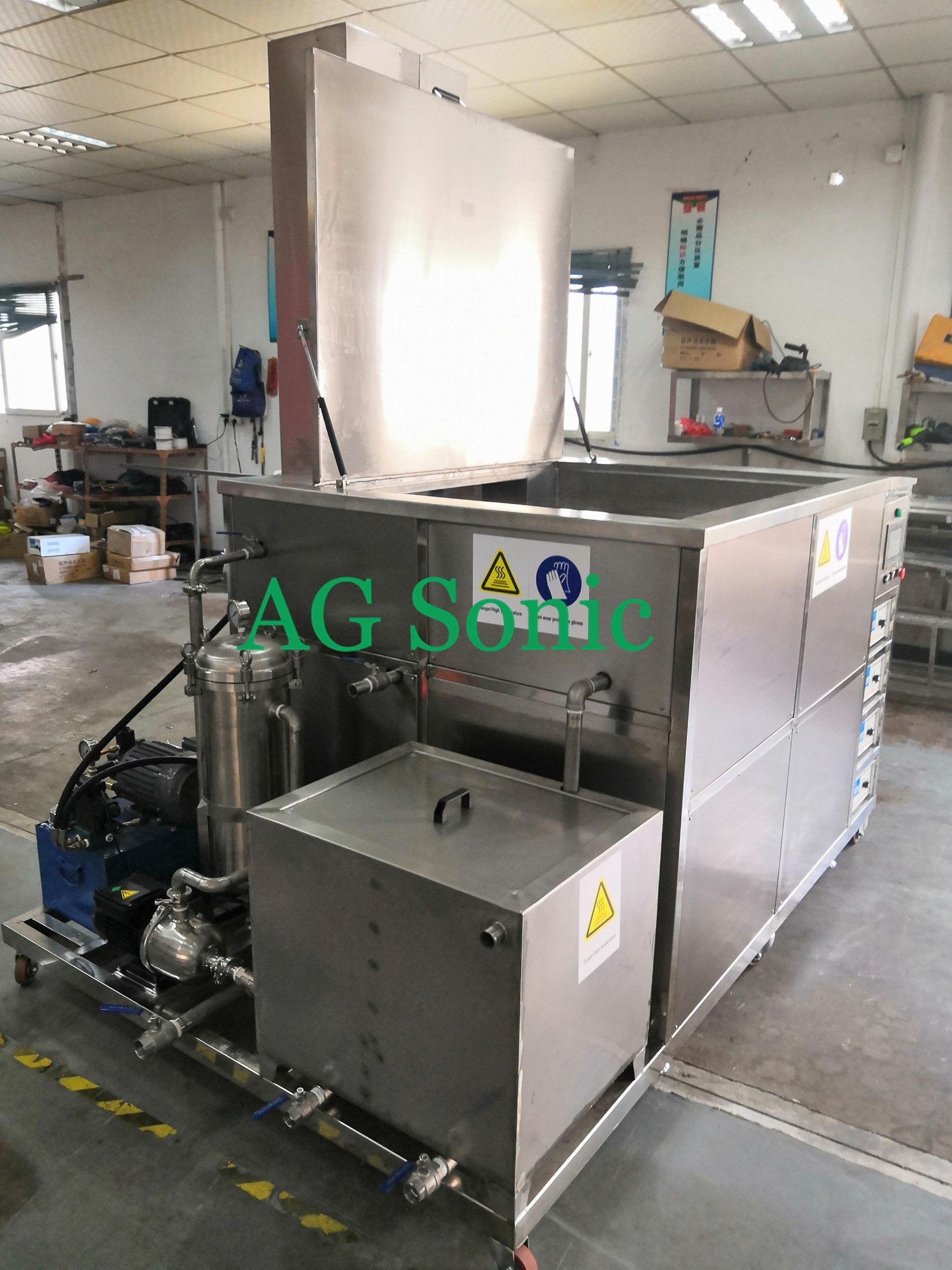 Wheel hub ultrasonic cleaning system with lift 4