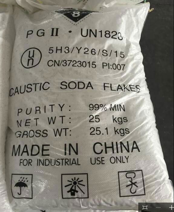 Caustic soda flakes 2