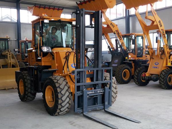 Forklift machine 3T rough terrain/off road 4x4 forklift