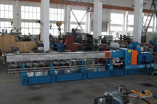 CE certificate 600rpm parallel twin screw extrusion machine for plastic granules 3