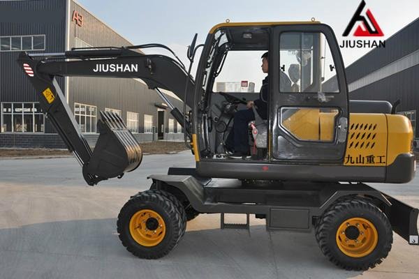 Small Hydraulic Wheel Excavator with High Quality Low Price  From Jiushan 3
