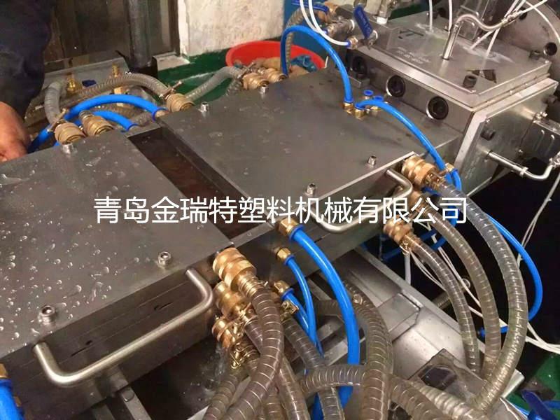 生態木塑型材生產線 2