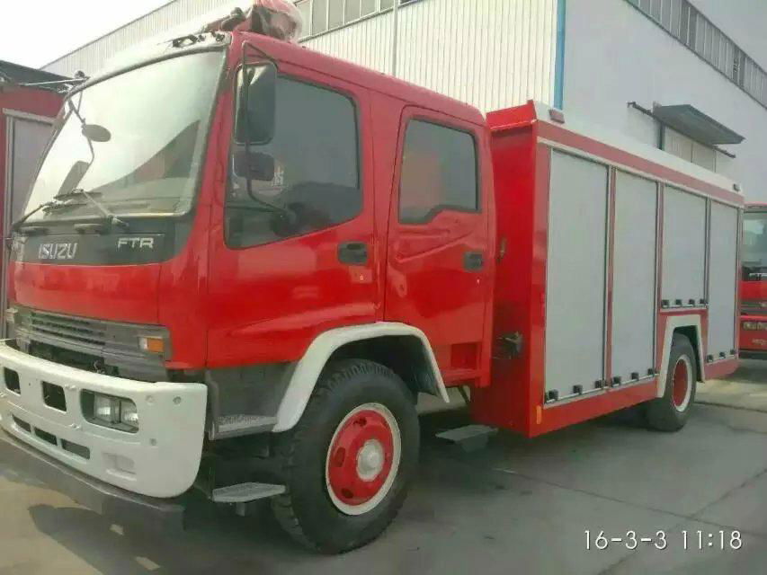 ISUZU FTR/ FVR water tanker/foam /Dry Powder fire truck 2