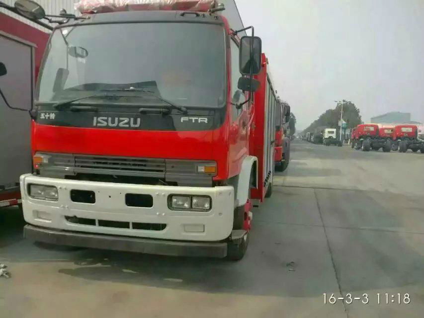 ISUZU FTR/ FVR water tanker/foam /Dry Powder fire truck 3