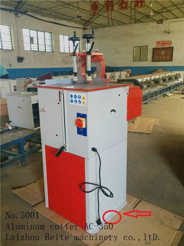 Manual aluminum profile cutting machine with circular saw 2