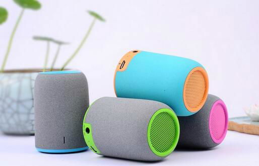 Mini Bluetooth Speaker with Built-in Microphone for Hand-free Calls Suppor400mAh