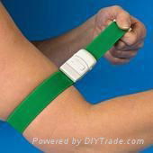 disposable medical tourniquet with buckle