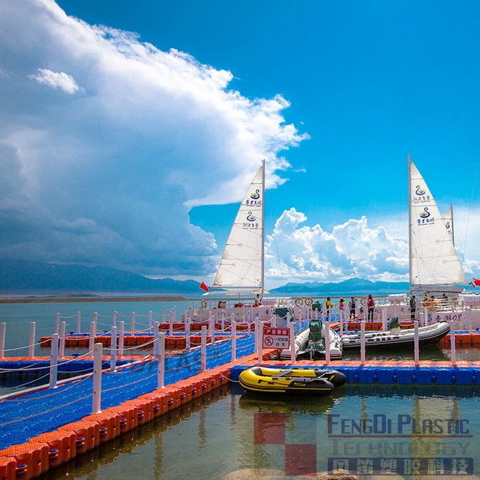 Plastic pontoon systems used on the lake Floating Piers Project In China