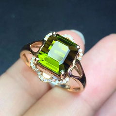 Fashion natural green tourmaline 18k gold ring set with diamonds.