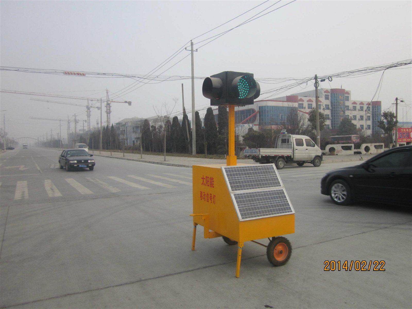 河南鑫海科技供應太陽能移動式信號燈 2