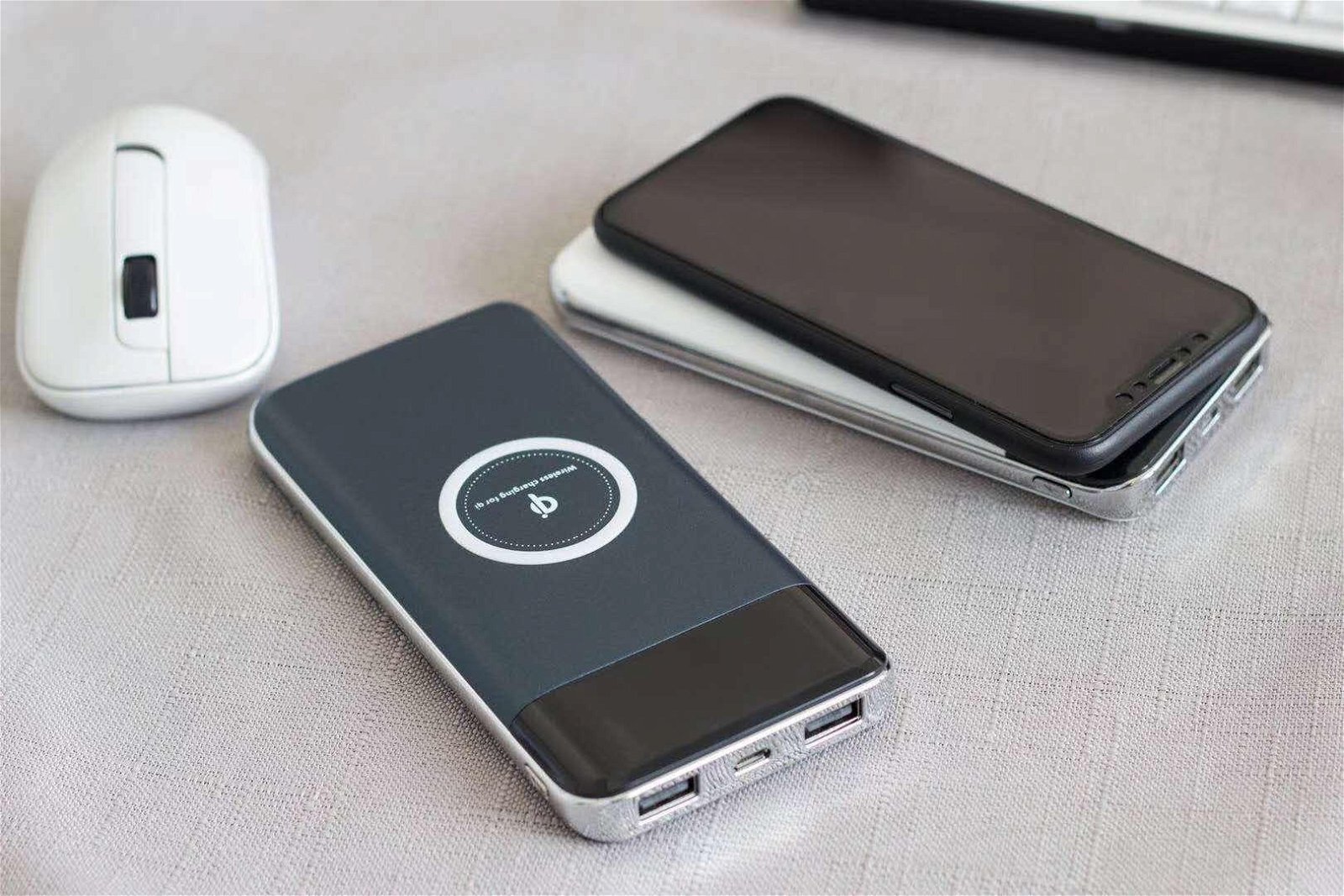 wireless charger with powerbank 4