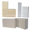 Mullite insulating brick is a top thermal insulating refractory brick mainly containing mullite made of high alumina but low iron raw material with unique production technology. It was the advantages of high compression strength, good performance in high temperature, high thermal shock resistance, low thermal conductivity, powerful anti-infiltrtion, excellent wear-resistance. The brick can be used widely in metallurgy, petroleum chemistry industry, machinery, electric power ceramic etc, being the liner of furnace and thermal insulating layer. It is a economical and long life ideal products.