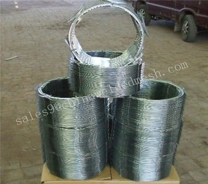 razor barbed wire mesh  5